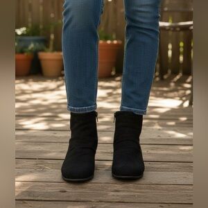 Gently loved like new size 8 Black Suade Ankle Boots
